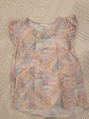 Les Amis Light Pastel Geometric Flutter Sleeve Top
